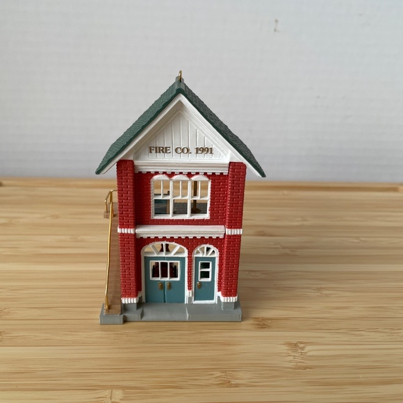 Lot 4 Hallmark Ornaments Nostalgic Houses & Shops 1988-91 NO boxes - Picture 11 of 12